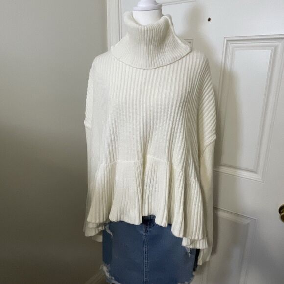 FREE PEOPLE LAYER CAKE TURTLENECK SWEATER COCONUT Women's Ivory Small Oversize - Picture 2 of 10